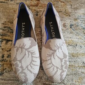 NWOT Rothys loafers sz 8.5, cream and tan floral pattern